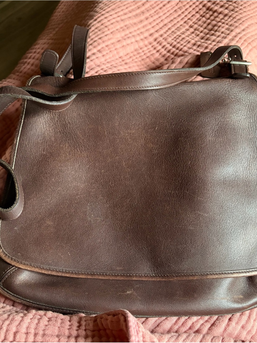 Vtg Coach 9134.  Hippie Brown Leather Crossbody Messenger Bag